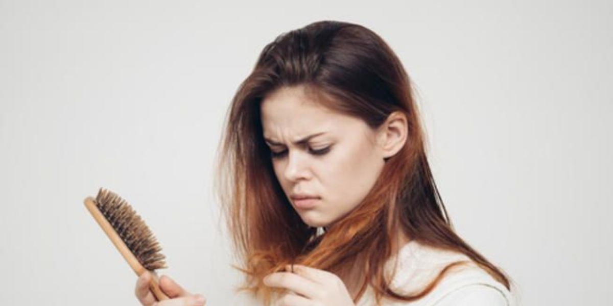 Causas de queda de cabelo em mulheres 